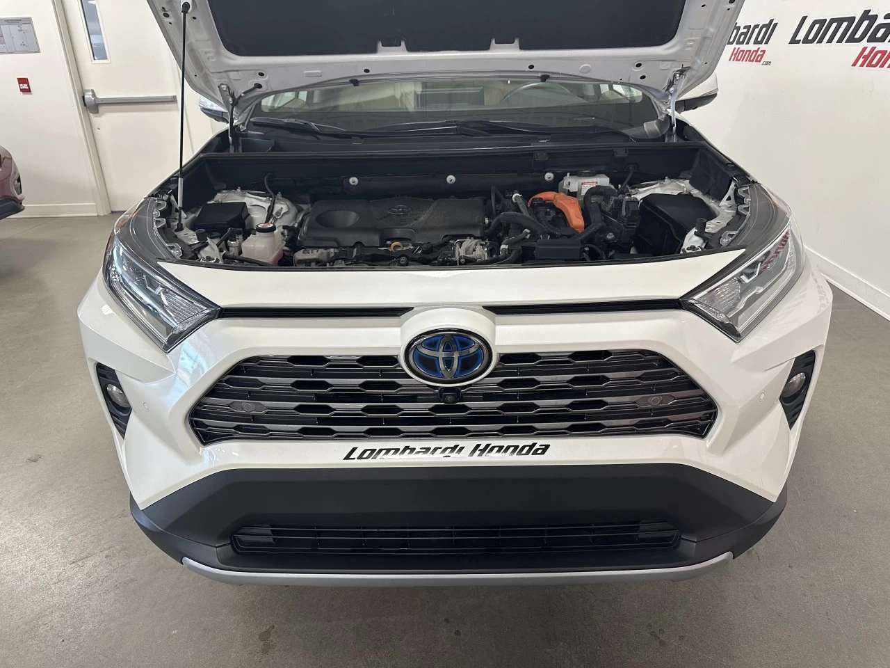 2019 Toyota RAV4
                                                    Hybrid Limited Main Image