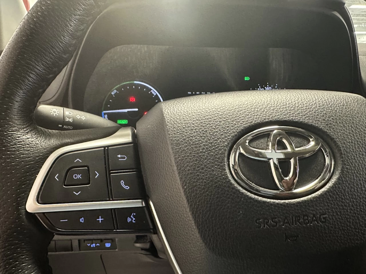 2021 Toyota Sienna
                                                    XLE Main Image