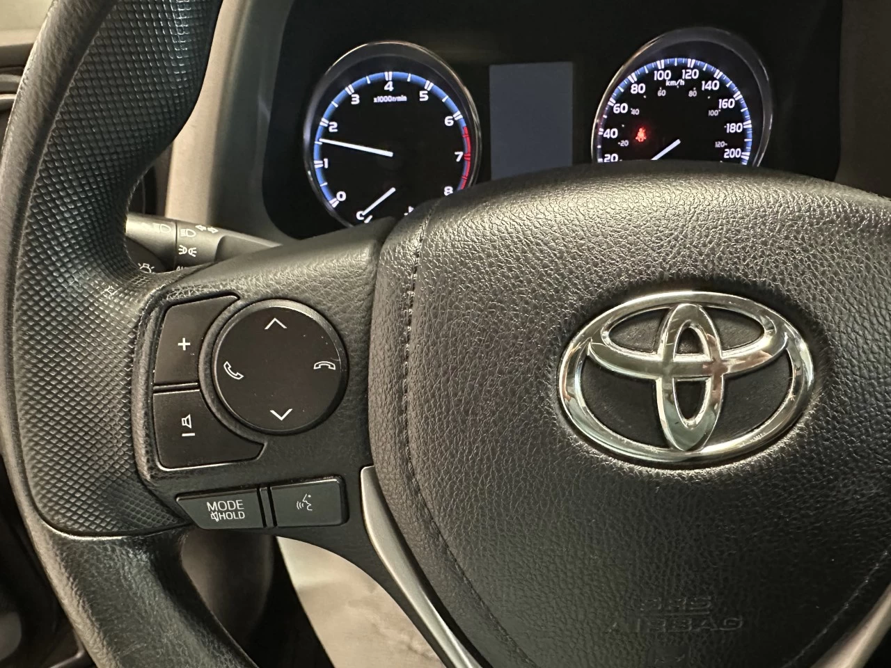 2018 Toyota RAV4
                                                    LE Main Image