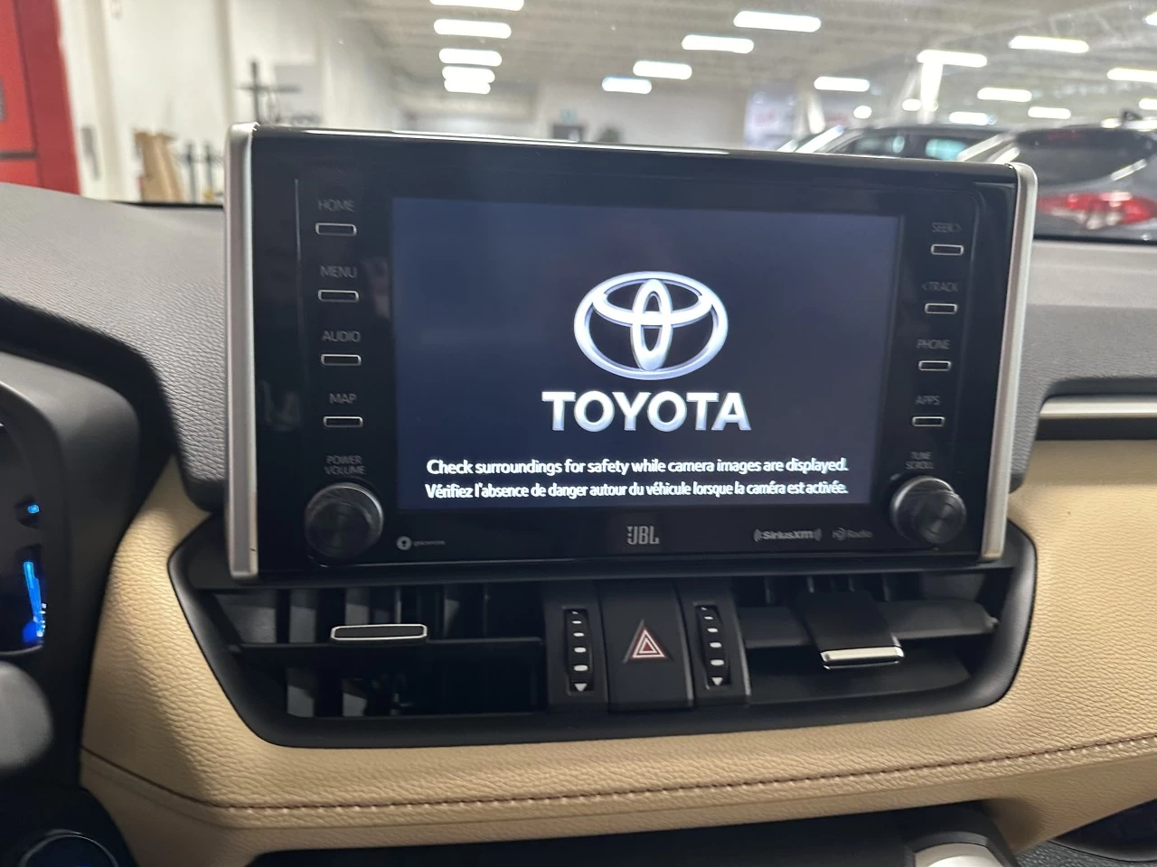 2019 Toyota RAV4
                                                    Hybrid Limited Main Image