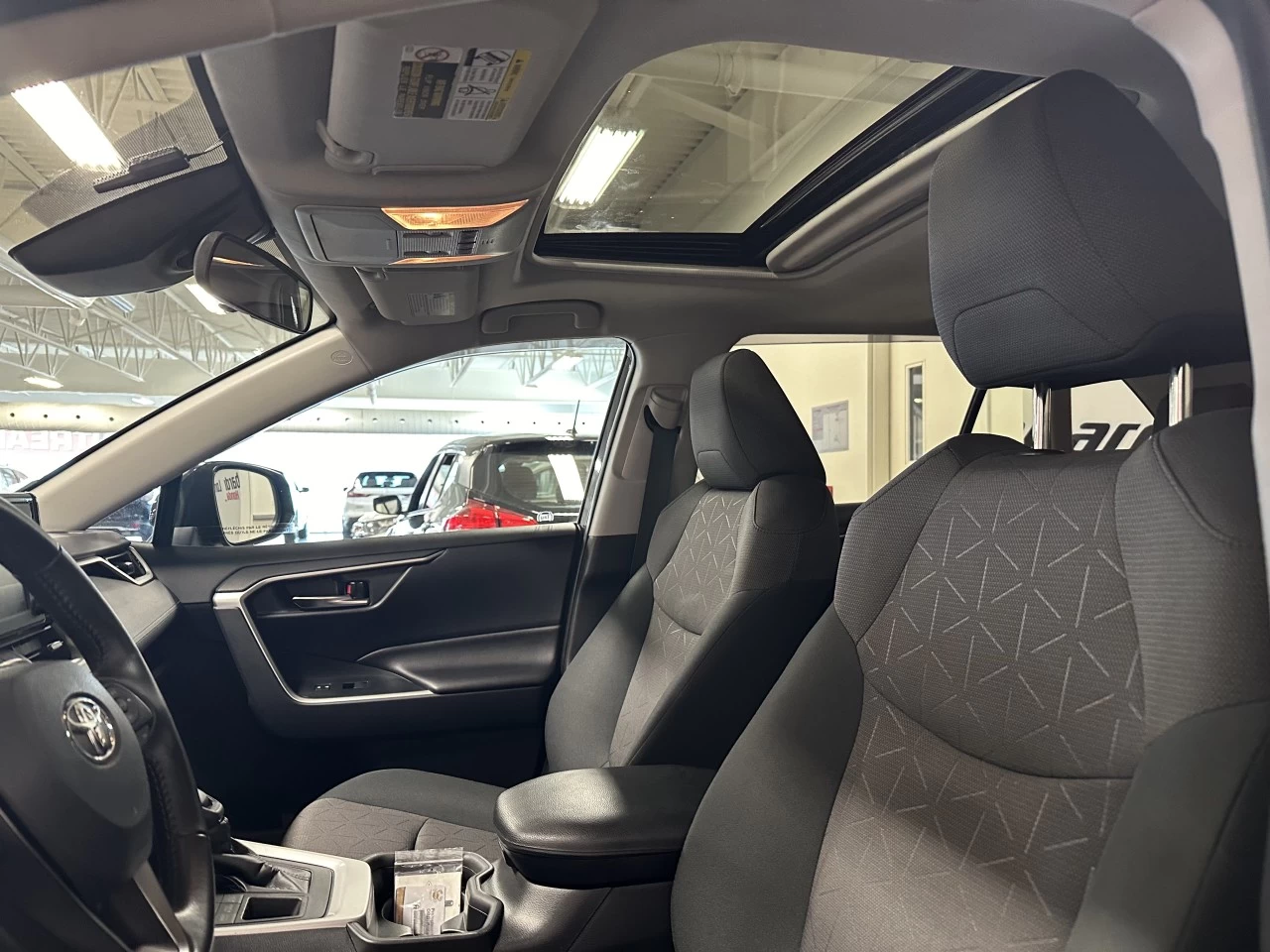 2019 Toyota RAV4
                                                    XLE Image principale