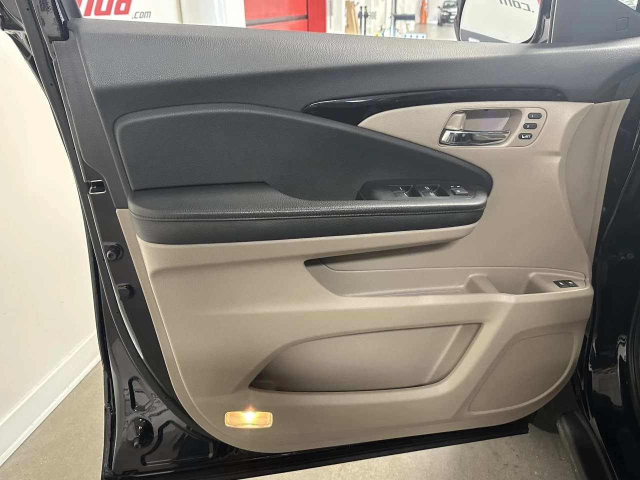 2021 Honda Pilot
                                                    Touring 8-Passenger Image principale