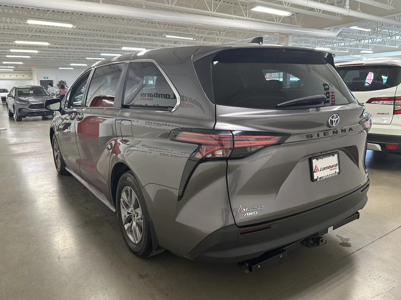 2021 Toyota Sienna
                                                    XLE Main Image