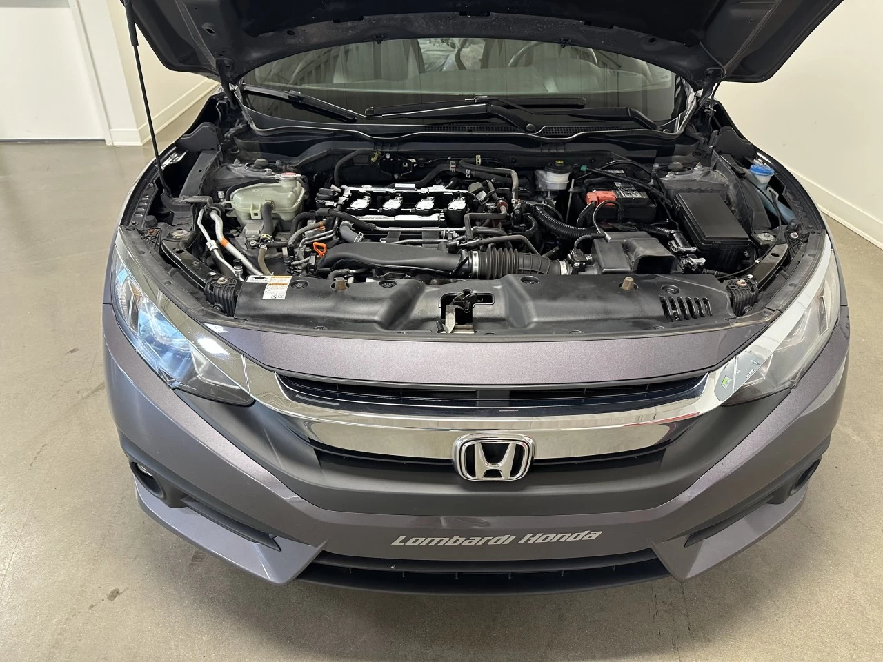 2018 Honda Civic
                                                    EX-T Main Image