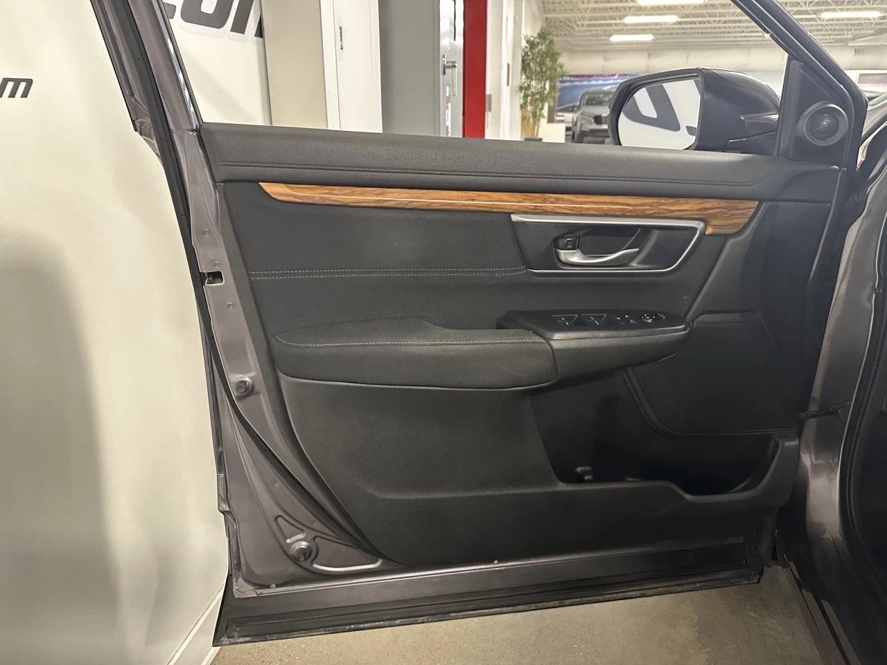 2019 Honda CR-V
                                                    EX Main Image