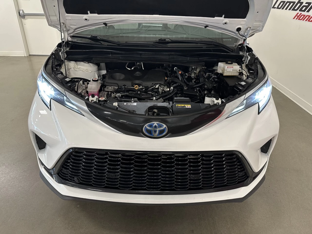 2022 Toyota Sienna
                                                    XSE Main Image