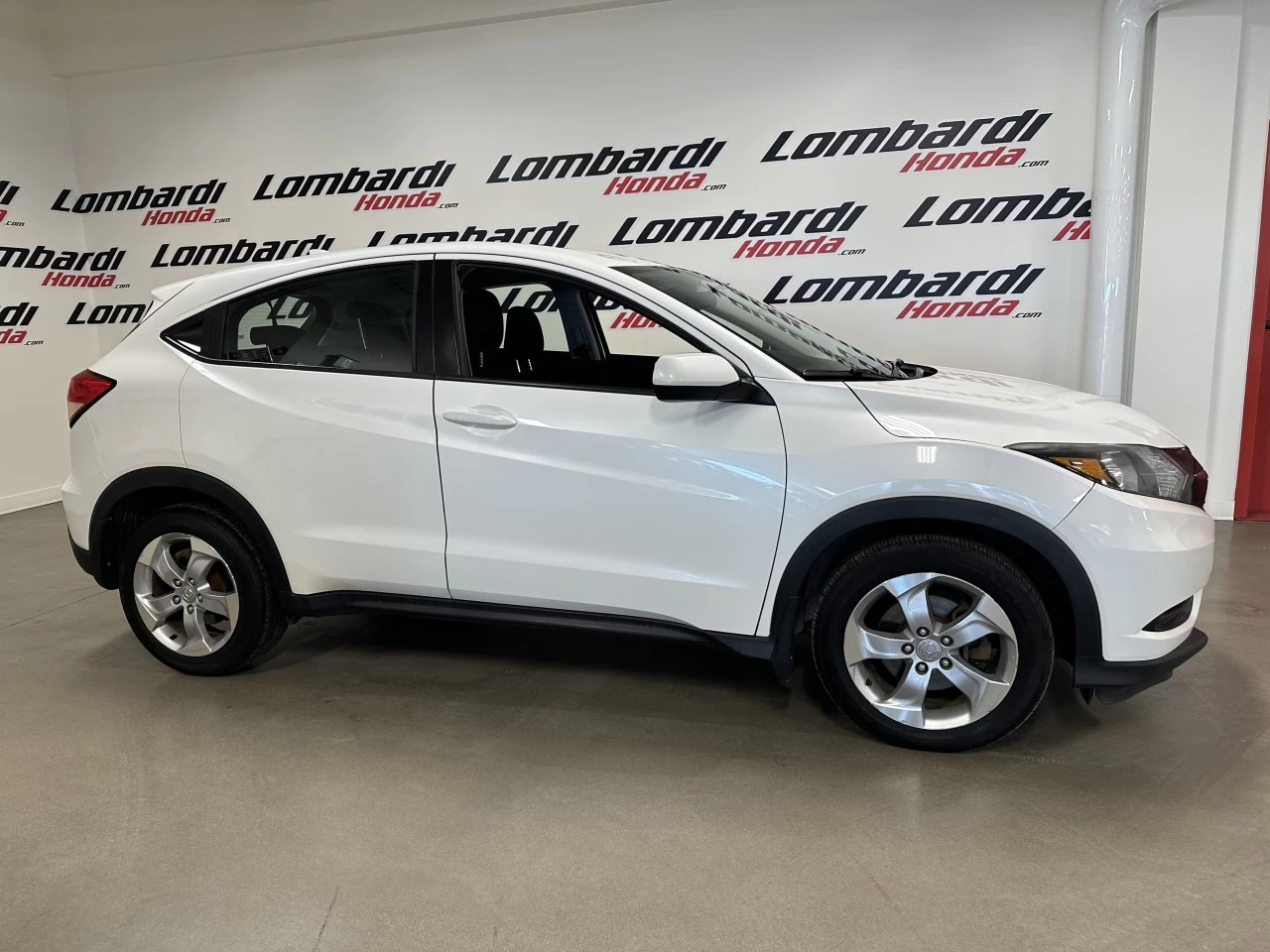 2016 Honda HR-V
                                                    LX Image principale