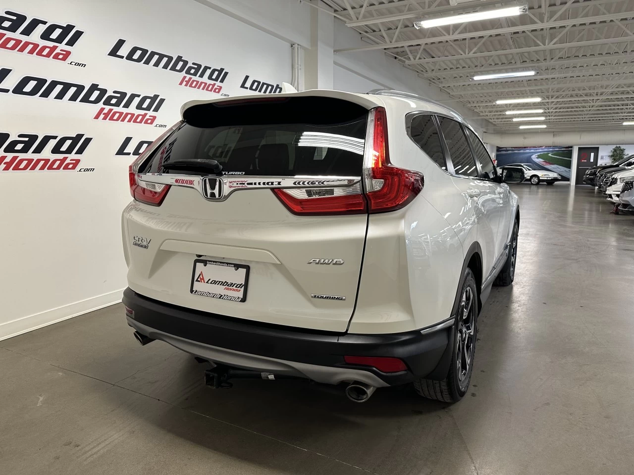 2018 Honda CR-V
                                                    Touring Main Image