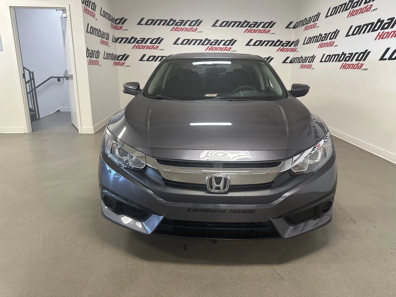 2018 Honda Civic
                                                    EX Main Image