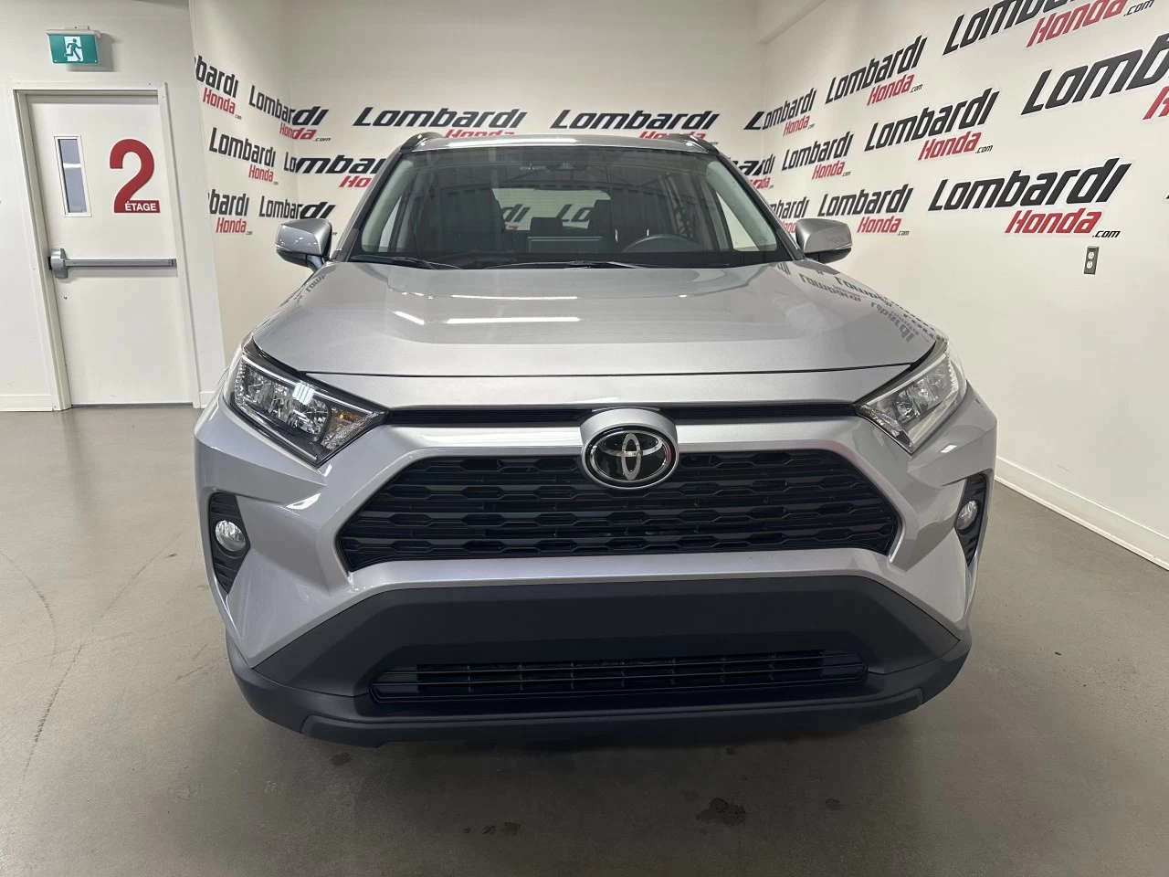 2021 Toyota RAV4
                                                    XLE Image principale