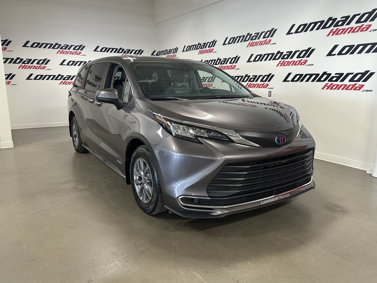 Toyota 2021 Sienna XLE